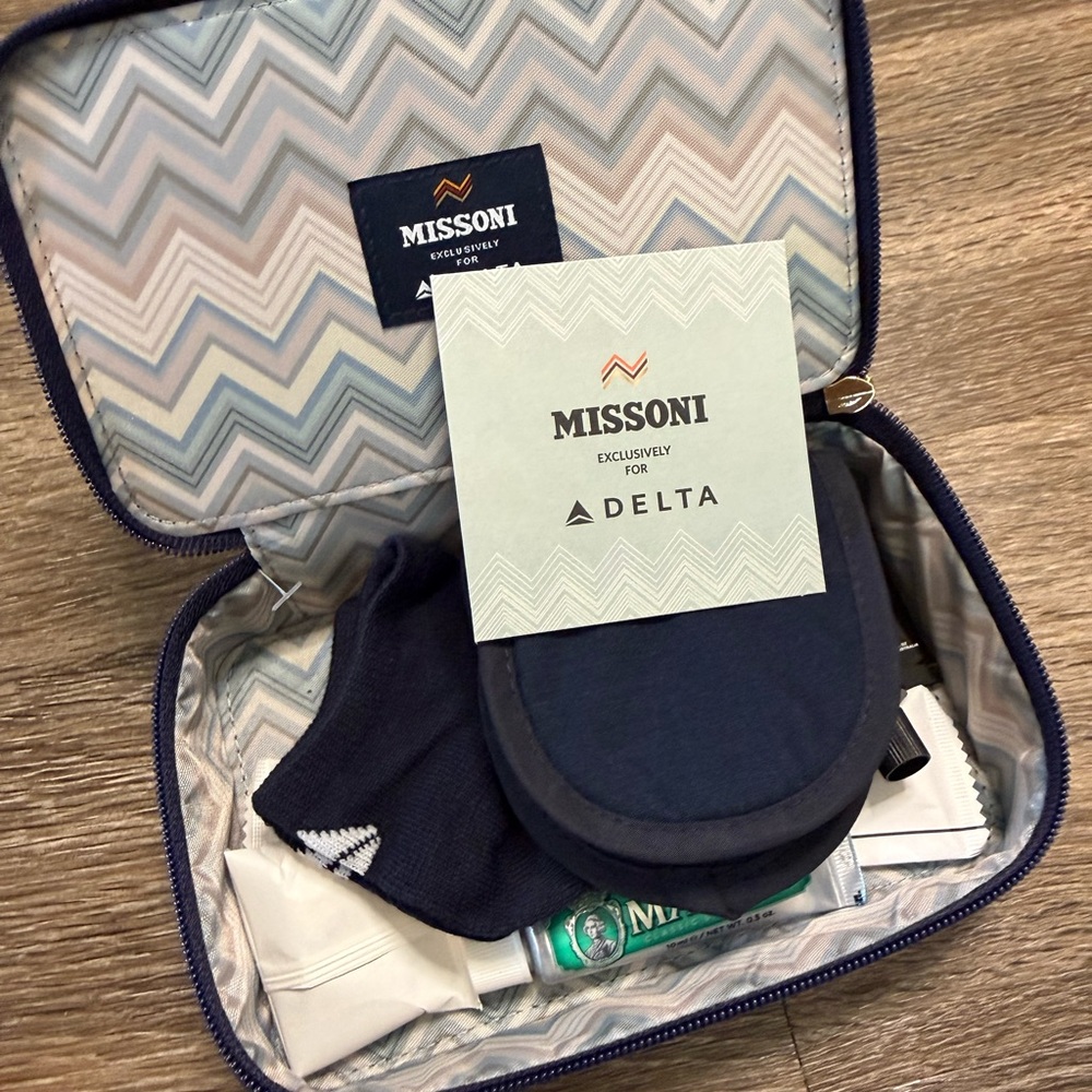 Missoni Delta One Amenity Kit FULL SET Travel Bag Eye Mask Socks Toothbrush